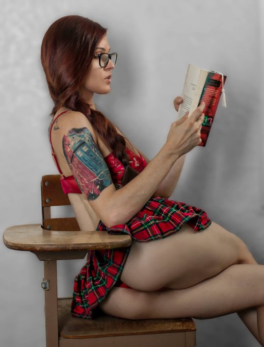 Hope you all have a lovely Saturday! {📸 Jeff Pobst}  #SaturdayThoughts #red #naughty #booty #plaidskirt