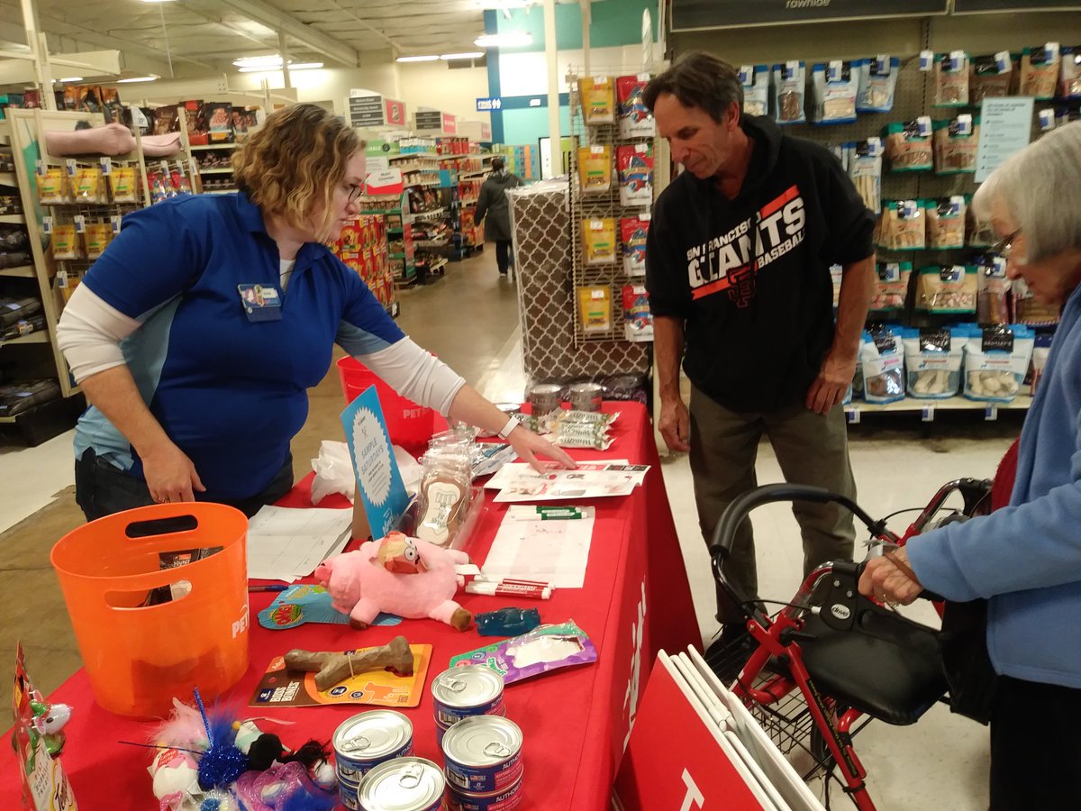 Petsmart0050's tweet photo. Our superstar Anne at today's Holiday Gifting event! #lifeatpetsmart #petsmartevent #sacramentoca https://t.co/piKEQniMR6