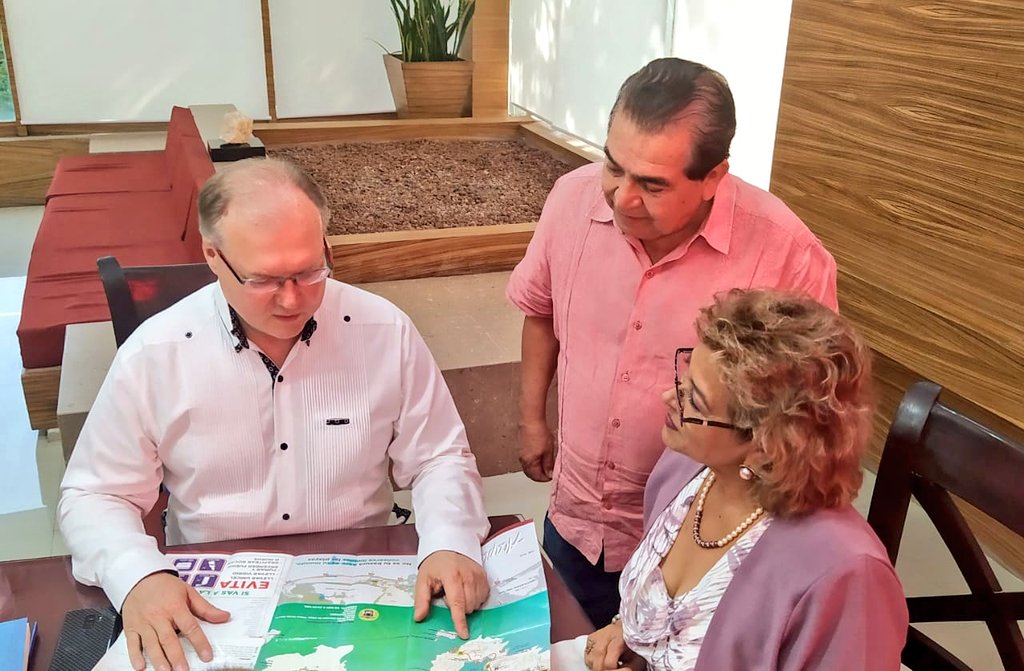 <a href="/JoseLBasilio/">José Luis Basilio Talavera</a>, titular de <a href="/Sectur_Acapulco/">Secretaría de Turismo de Acapulco</a> en reunión de visita protocolaria de Ruslán M. Spírin, Embajador de Ucrania con <a href="/Adela_Roman/">Adela Román Ocampo</a>, Alcaldesa de #Acapulco.

<a href="/AcapulcoGob/">Gobierno de Acapulco</a> <a href="/PrecusaTodd/">Cinthya Todd</a> <a href="/IvanRuizTurismo/">Iván Ruiz 📱➡️🇲🇽</a> <a href="/AHETA1/">A H E T A</a> <a href="/FideturAcapulco/">Fidetur Acapulco</a> <a href="/etha_club_aca/">ETHA ACAPULCO</a> <a href="/hbdaoficial/">Habla Bien de Aca</a> <a href="/DestiNegocios/">Carla Destinos y Negocios: MICE, Press & Marketing</a>