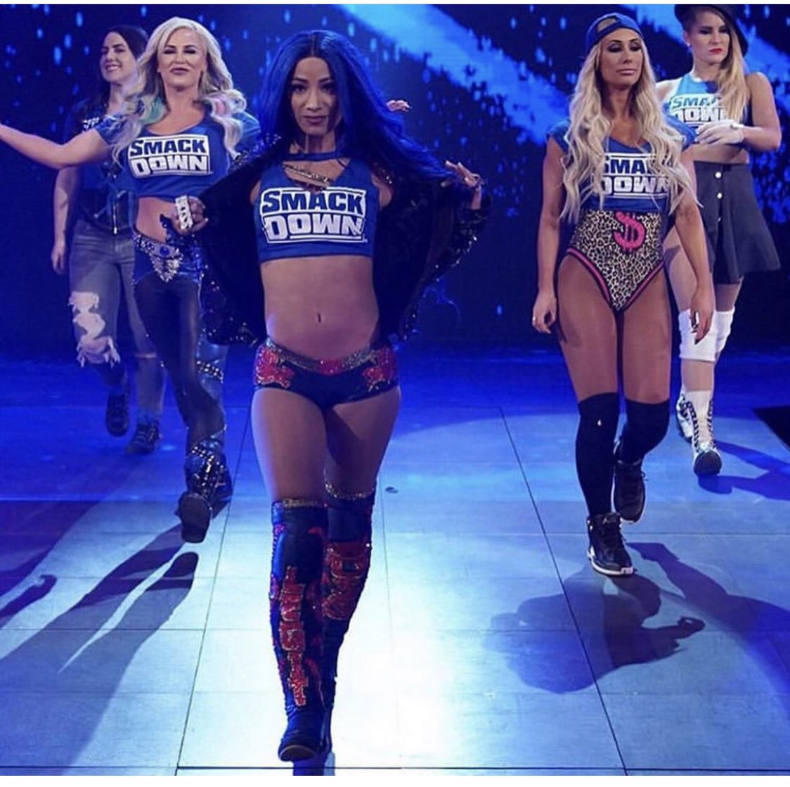 Ashamae_Sebera's tweet photo. 💙 These Baddiessss.. Team Blue comin’ at youuuuu !! @WWEonFOX #SmackDown @WWE 💙 https://t.co/uMbVTPHiin
