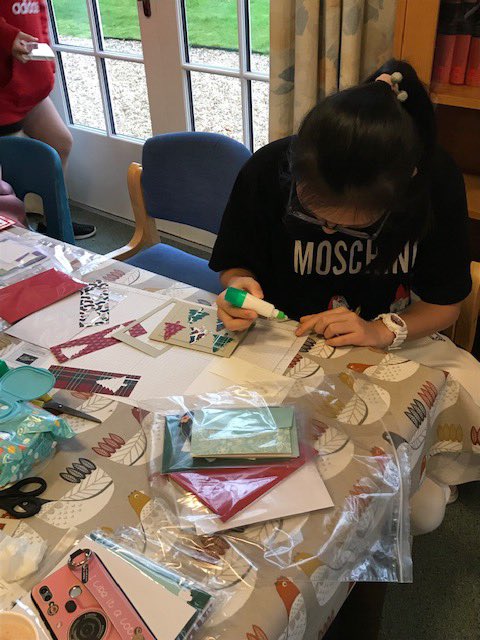 Christmas card making <a href="/StSwithunsHyde/">St Swithun's Hyde Abbey</a> this afternoon with cake and hot chocolate to help the creative juices flow #stswithunscreativity #iloveboarding #ChristmasCountdown