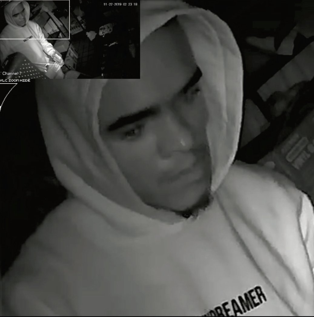 HCSOSheriff's tweet photo. HELP US CATCH THIS BURGLAR!
He forced his way into Brandon Town Center Mall around midnight on Friday and walked straight to the food court.
No, he didn't grab a burger...but he did grab handfuls of cash from eateries in the mall. Recognize him? Call at 813-247-8200 #TeamHCSO https://t.co/A8bW4nLdjt