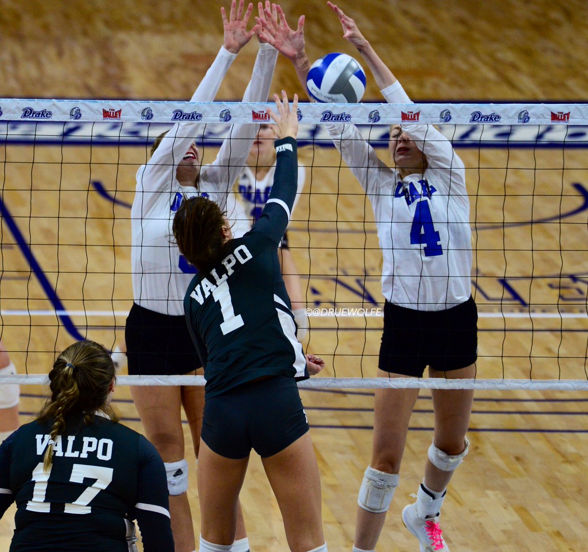 druewolfephoto's tweet photo. Good luck to Seniors @e_tubbs04 and @paige_aspinwall and the rest of the @DrakeVolleyball team today as they take on Loyola. #drakevb #dsmhometownteam #mvcvb @kyleemacke2 https://t.co/Xemz7895zZ