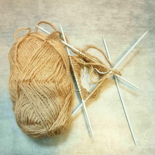 clobbercreation's tweet photo. Today I began a knitting project which will be another Christmas gift. It involves double pointed needles which I rarely use but there is a thrill to knowing there will be minimal sewing up at the end as a result!

#knitting #knittersofinstagram #dpns #k… https://t.co/1vllF0UjhC https://t.co/03KmXagQBN