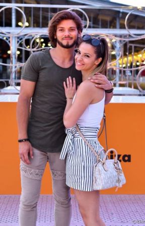 Baptiste5369's tweet photo. Le tendre message de
@BensettiRayane envers @DenitsaOff "Bizarre de ne pas te voir en FINALE ma complice Denitsa, je m'y étais habitué moi. Bravo pour ce beau parcours en tout cas 👏👏. Tu restes pour moi la championne"
#DanseAvecLesStars #DALSFamily #DALS10ANS #DALS10 #DALS #TF1 https://t.co/11gd4ePfcF