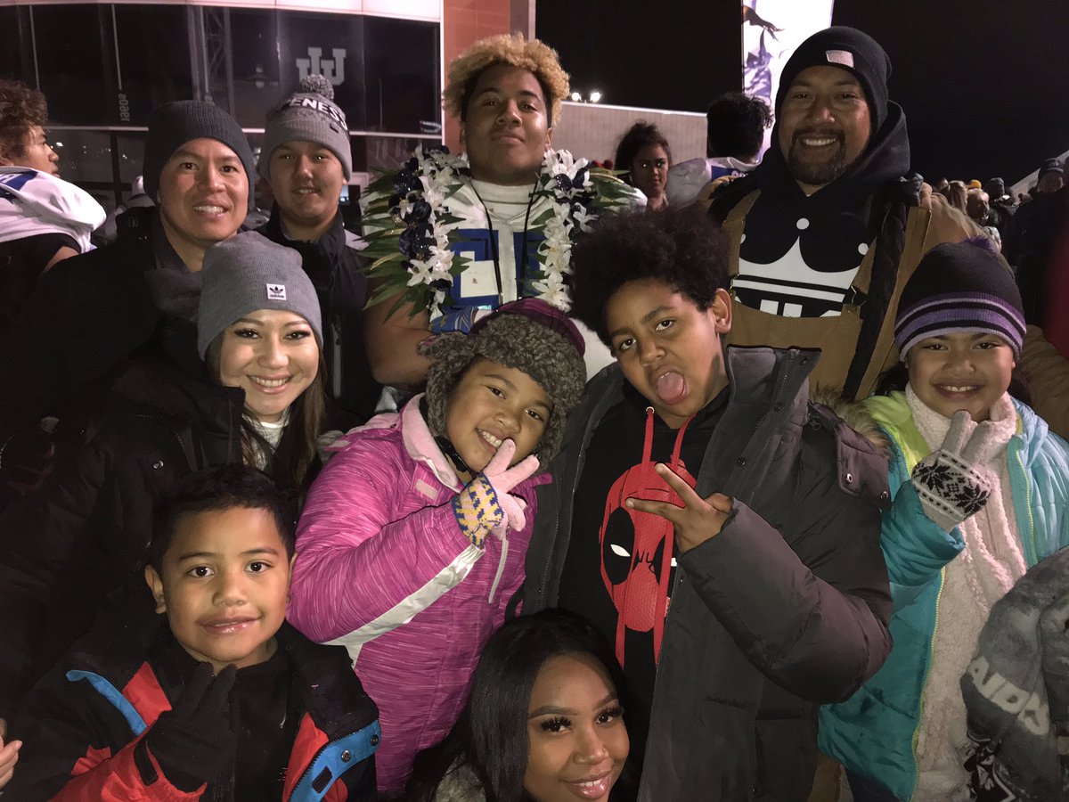 SiuaMayo's tweet photo. Honestly a great feeling to have been welcome by a great family @OremTigerFball #ohs
Best birthday present anyone could ask for
 Especially thanks to my teammates and coaches, now let’s keep em coming @jdhill72 @lancereynoldsjr @mattreynolds70 @AbuTui1996 @kaimanaclark https://t.co/P2pCEZpiGj