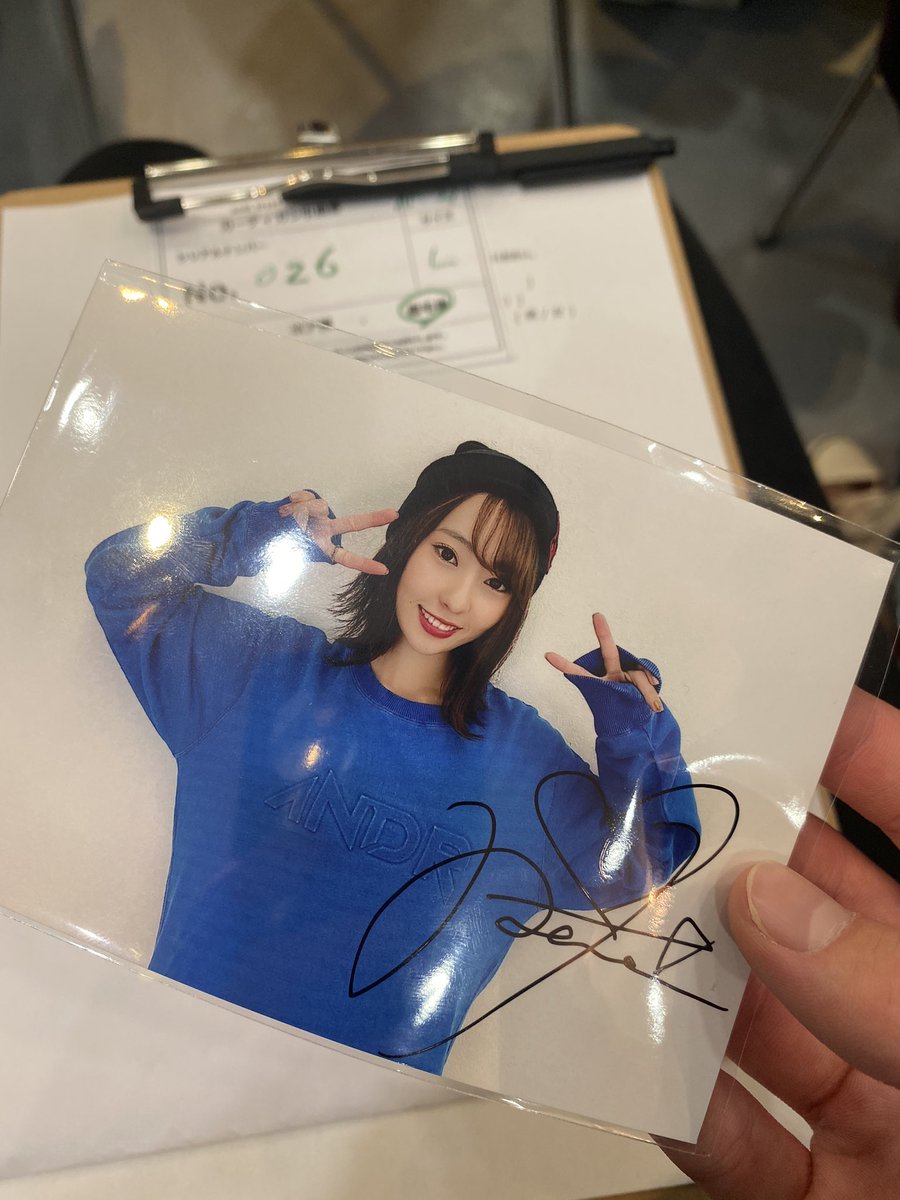 araburuusagisan's tweet photo. 昨日は誕生日で推しに会えるという最高な日だったわけで、それだけでも幸せなのにビンゴで当選までできて、おめでとうま���言ってもらえて幸せでしかなかったです。ファミリーでもお祝いしてもって、ほんとありがとうございました🙇♂️
#藤江れいな #andR #Asrabbit #れいにゃん https://t.co/5RaSy8rQtn