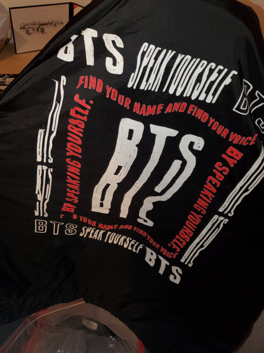 Boop_me_out's tweet photo. Hey guys! If you ever feel bad that you missed out on buying the bts windbreaker from the pop up store. Don't. You would've paid 129 for a pitch black jacket by the time you wash it a few times. This is the first time I've washed it with cold water and when I took it out+ https://t.co/ipCF0TMsrV