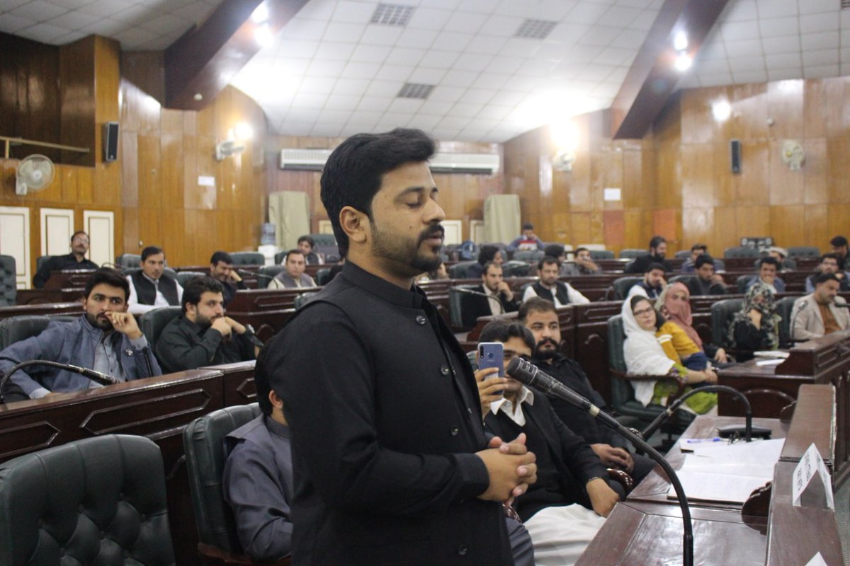 AsadKha04680684's tweet photo. خیبر پختونخواہ یوتھ اسمبلی کا پارلیمانی اجلاس زیر صدارت اسپیکر KP یوتھ اسمبلی اسدخان ڈسٹرکٹ کونسل ھال پشاور میں منقعد ہوا۔اجلاس میں 2 نکاتی ایجنڈے!کشمیر اور KPYA کے آنے والے الیکشن پر تمام اراکین نے تقاریر کٸے۔آخر میں اسپیکر نے اجلاس غیر معینہ مدت کیلٸے ملتوی کیا۔
#KPYA https://t.co/DuXqUchKWT