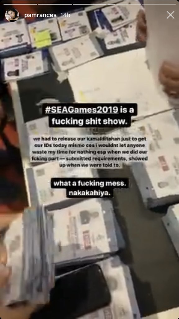 AltABSCBN's tweet photo. Tapos na ang #SEAGames2019 pero hindi pa sila tapos mamigay ng ~10k ID to the volunteers. Pinagsama niyo ang media, liason at iba pang volunteers. Eh punyeta talaga. https://t.co/i6nnPxJa0a