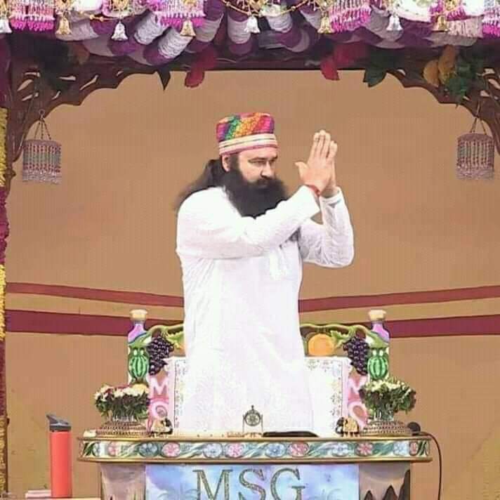 बेवफा जमाना है तो क्या 
तू खुद से वफ़ा कर ले 
ना दिखा अपने 
जख्म किसी को 
सतगुरु की इबादत कर के 
तू अपनी हिफाजत कर ले
<a href="/Gurmeetramrahim/">Dr.GURMEET RAM RAHIM</a> 
<a href="/derasachasauda/">Dera Sacha Sauda</a>