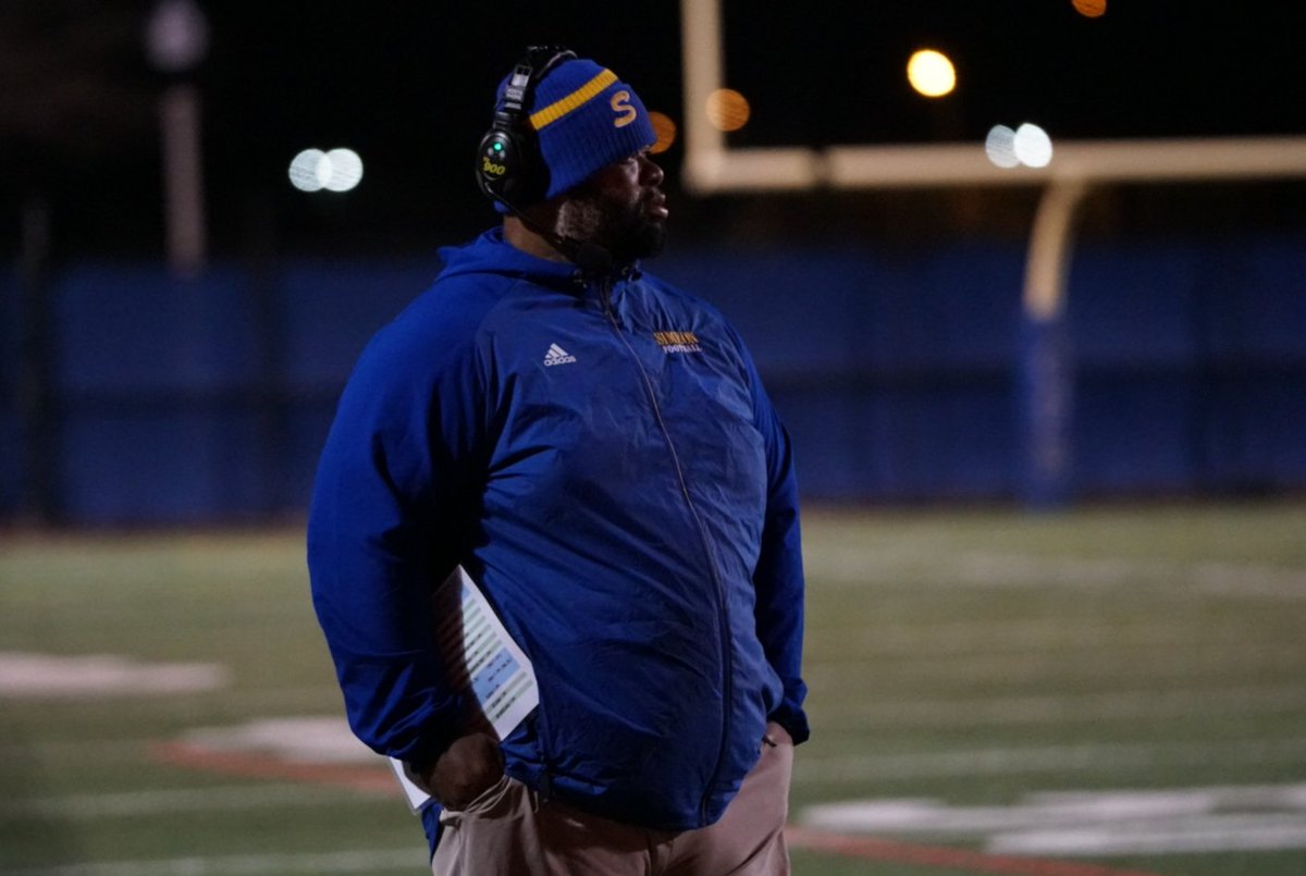 uworsom's tweet photo. @SimeonNation pulls of the @cps city football championship friday nigh againt @_MP_Football 11-22-19
@uworsom photography https://t.co/5ck2ookcpk
