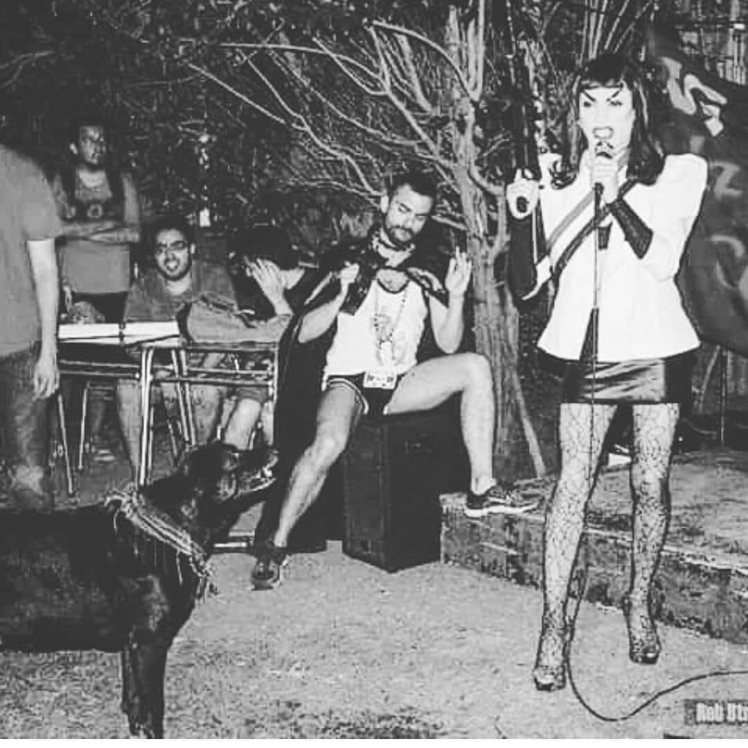 carlajaviera__'s tweet image. Acabo de ver esta foto en fb y ctmmmmm me cago lo ICÓNICAAAAAA, Hija de Perra y el Negro matapacos en el 2014 💕💕💕