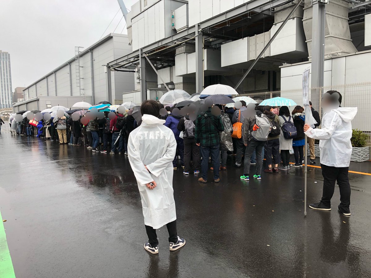 Rael_gamer's tweet photo. 2日目・8時ジャストのゲムマ待機列人数は、

２３０人❗️

昨日は650人だったから半分以下の人数ですね🤔
因みに前回'19春の2日目は190人だったので雨なのに増えています。 https://t.co/SpEXq0BLUI