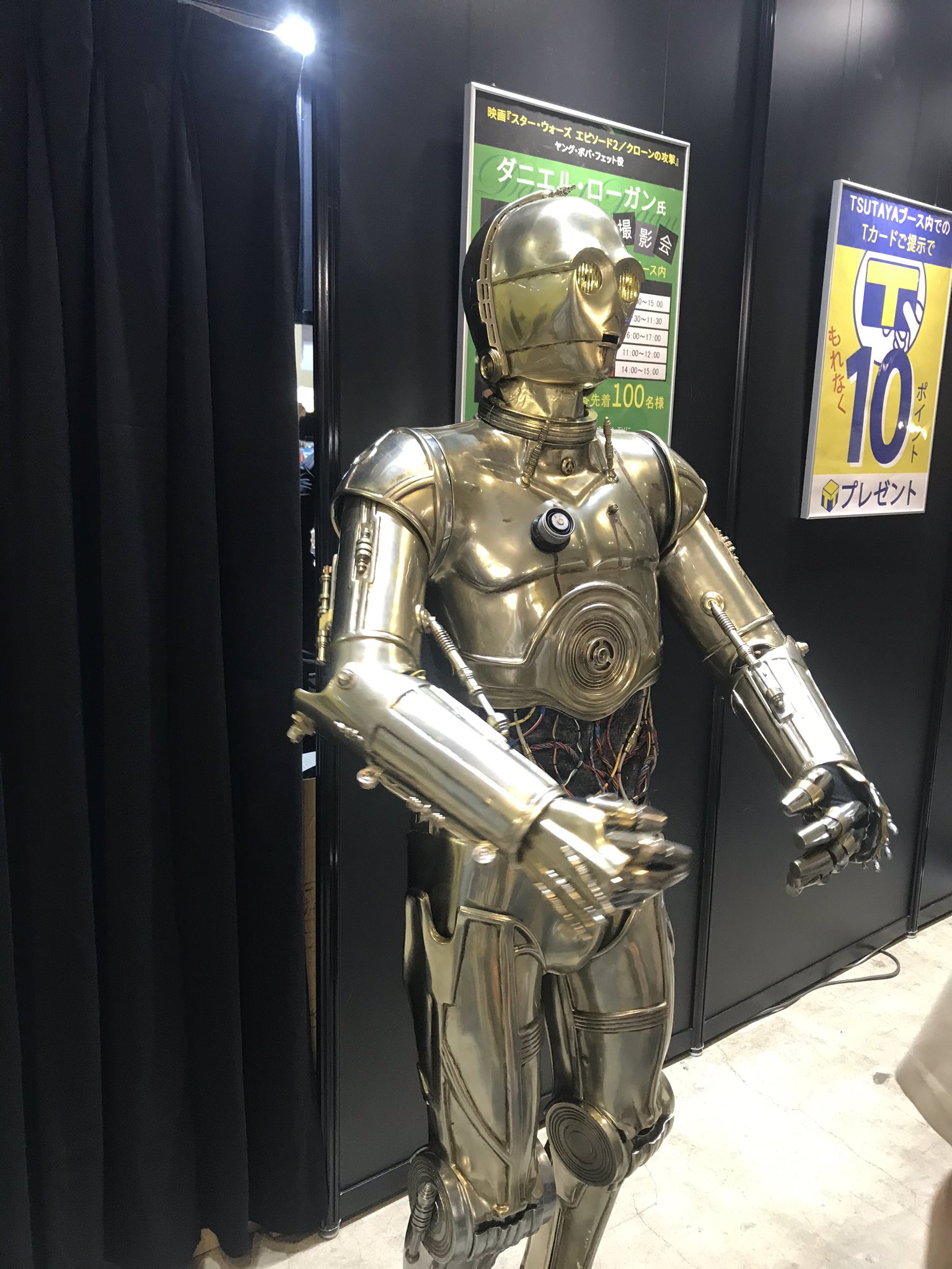 まぁるいカリスマ ギルドの協会代表 C3po がいたのだけど これはコスプレなのか 本物なのか 分からない クオリティーが高過ぎる 東京コミコンコスプレ 東京コミコン19 T Co Sjlaw1gn5x Twitter