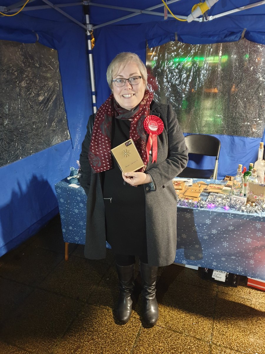 AlanThetownsman's tweet photo. Had an enjoyable evening at Ladybrook Christmas Fare helping Emily Dawson with her #PepperDesign stall. Met #Santa and had a chat with @Sonya_Ward labour parliamentary candidate.
#madeinmansfield https://t.co/XQCitD69MI