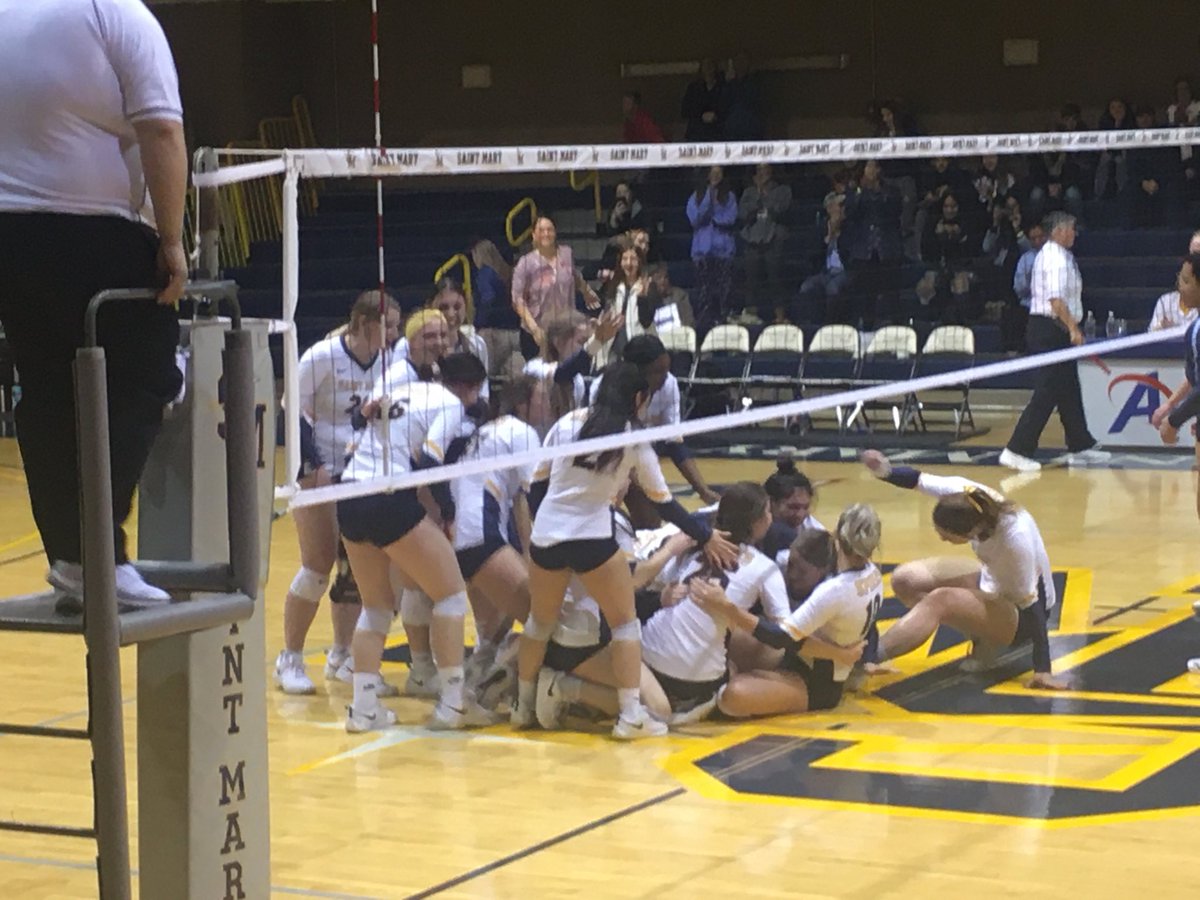 This photo says it all!  Headed to  Nationals! ⁦<a href="/USMspirespirit/">USM Spire Spirit</a>⁩ ⁦<a href="/SaintMaryVB/">Saint Mary Volleyball</a>⁩