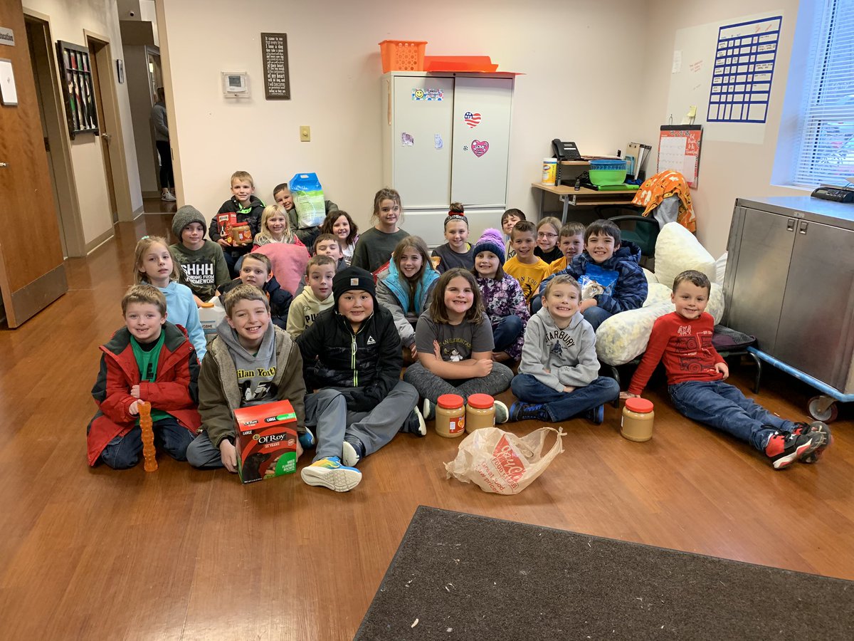 MES Students visit PAWS and make a generous donation