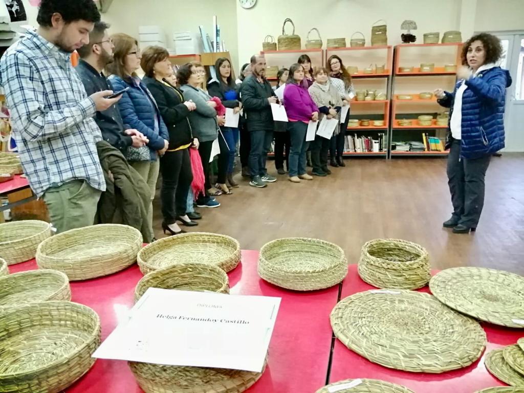 #SegegobEnPalena: Culminando las actividades del despliegue territorial realizado esta semana por @segegobloslagos nuestra Seremi  <a href="/IngridSchettino/">INGRID SCHETTINO</a> acompañó a mujeres participantes del curso de cestería ejecutado por la Municipalidad de #Chaitén liderada por @AlcaldesaLazca1