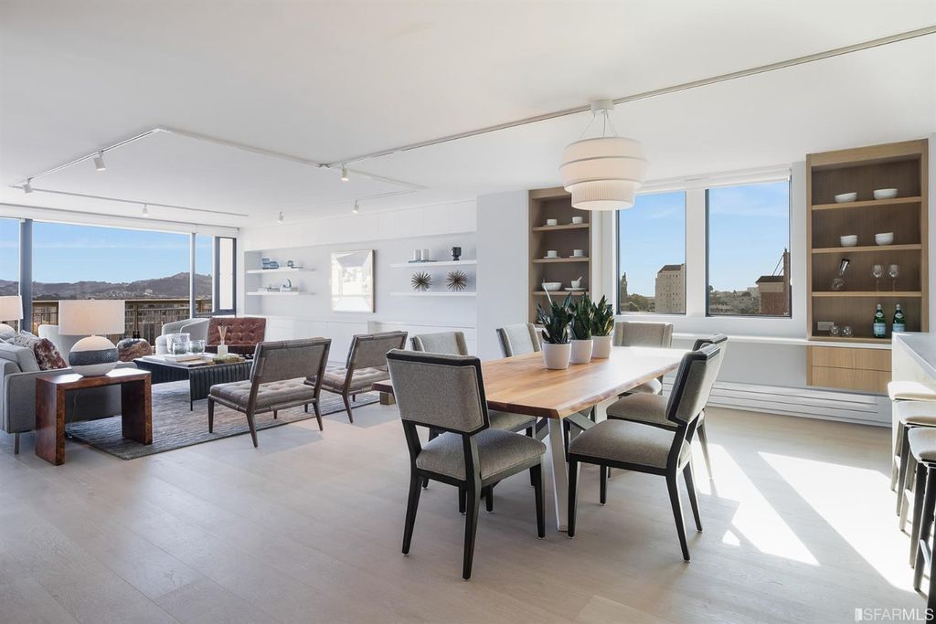 MontgomeryLeeSF's tweet photo. Congrats to our clients who just closed on this amazing home on Pacific. 🍾🥂 https://t.co/VAmEookif3