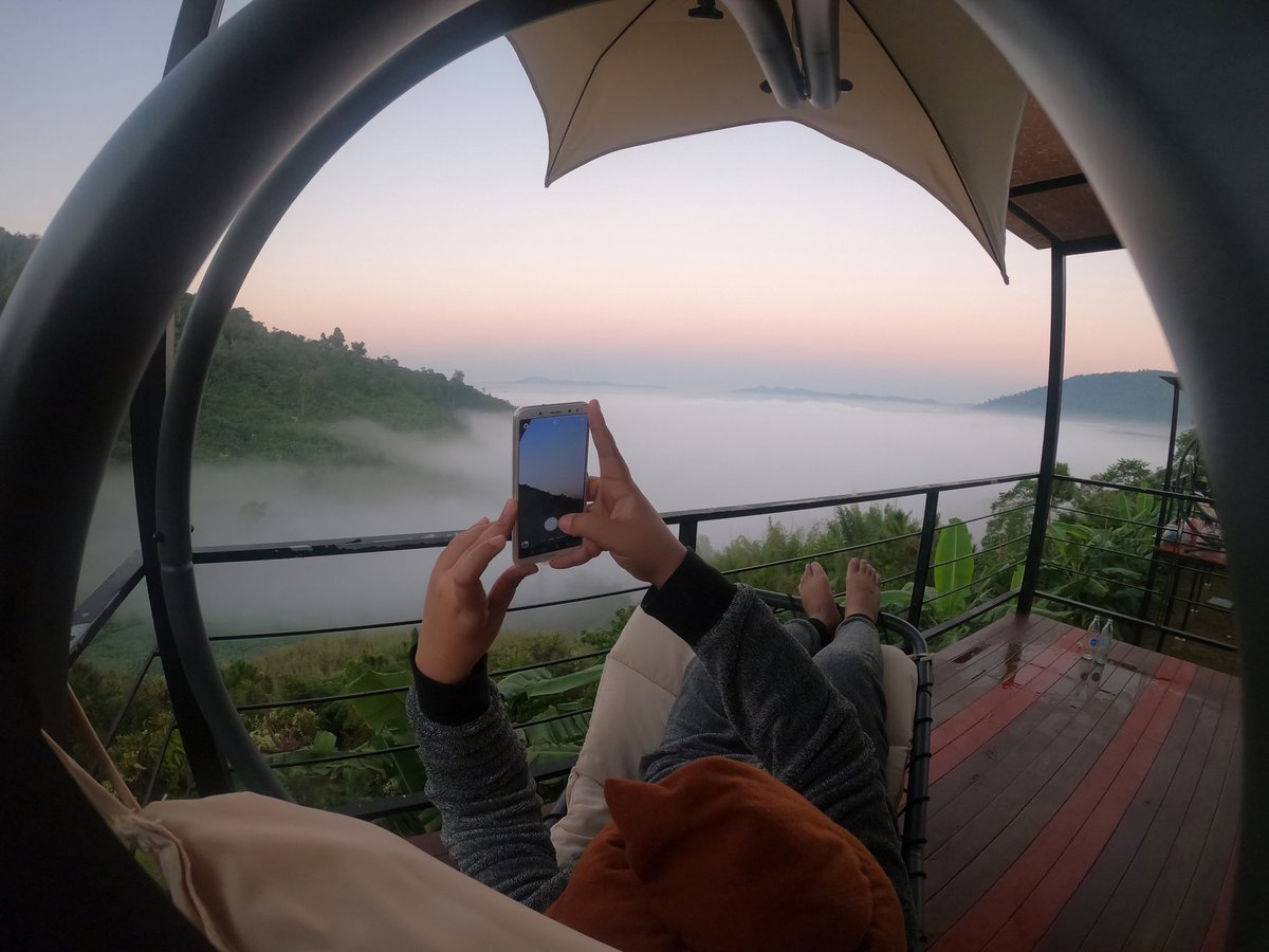 khonkheetiew's tweet image. เขาค้อเช้านี้ กับอุณหภูมิ 17 องศา
หมอกมาโชว์ตัวหน้าที่พักแบบใกล้ชิด ตื่นมาเจอวิวนี้เอามือคว้า Gopro Hero 8 มากดถ่ายแบบรัวๆ โนมุม โนวัดแสง โนฟิลเตอร์จ้า 

ที่พัก : Le Fog Resort 

#ReviewThailand
#TravelwithGoPro #GoProHERO8 #GoProThailand