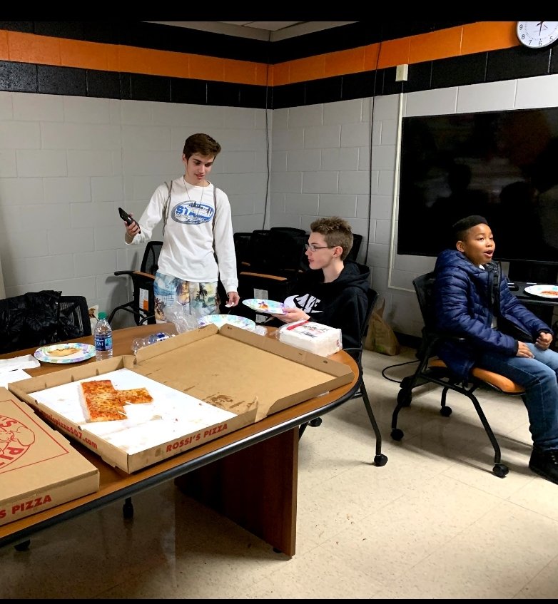 Friday night @UEtrackAndXC had a pizza party before watching one of our runners perform in #IntoTheWoodJr. A @UECSDTigers JFS interpretation! Then Sat morning 12+ of us went for an 8 mile run! Thanks to those for coming through and helping us create a great @tigers_ue culture!