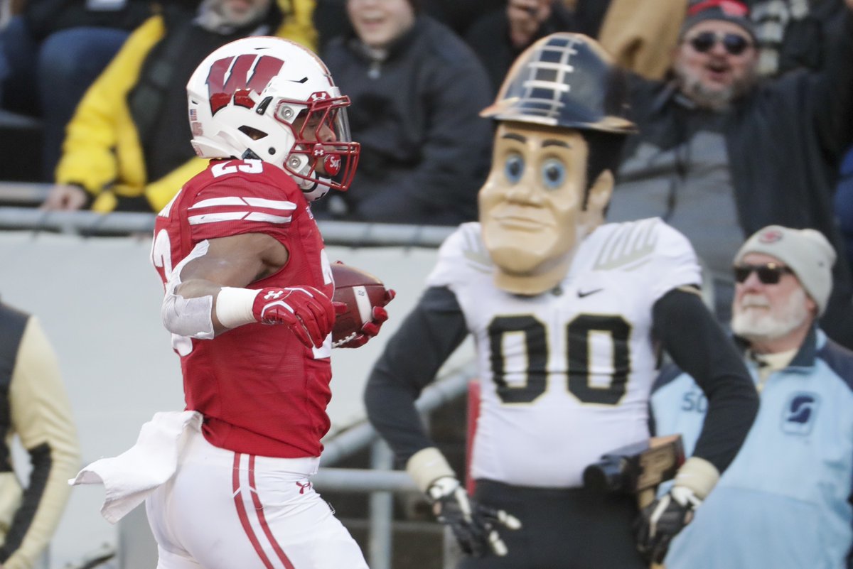 BleacherReport's tweet image. Jonathan Taylor (12) now has the most 200+ yard rushing games in FBS history 📊🔥