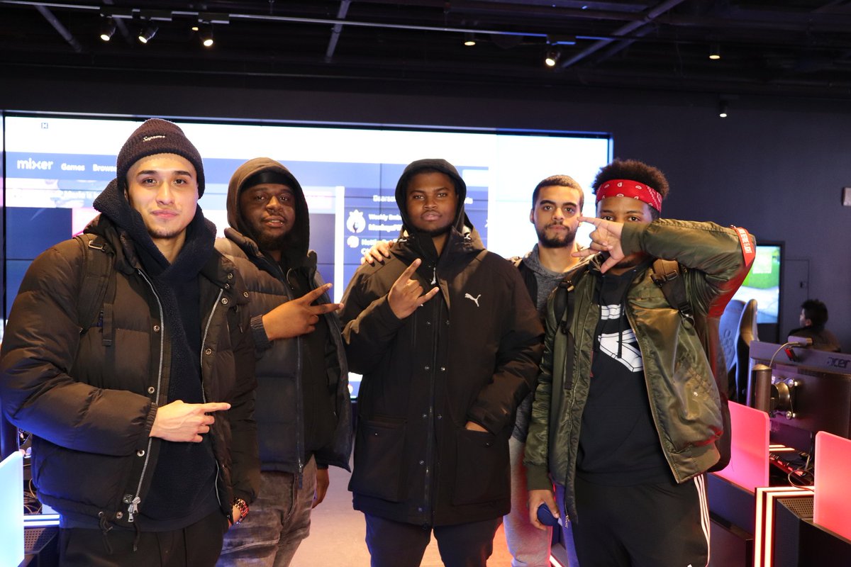 Findinguero's tweet photo. Congrats to our NYC and Mixer Matchups winners Banner's NYC Sweeping San Antonio
@MicrosoftStore @WatchMixer
@Falloutt @DIV360
@EsportsGears
#MixerMatchups #GearsOfWar #microsoftnyc https://t.co/tXKtSq2lDj