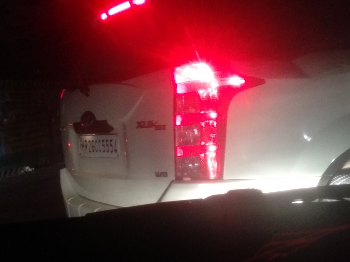 madhubanfinmart's tweet image. #DrivingSense - I was standing at a traffic light waiting for the signal to take a right turn and this guy just comes from the left and lands in front of my car horizontally to take the right. An ultimately jumped the signal too. @dtptraffic CAR Regn No. HR26CC5554