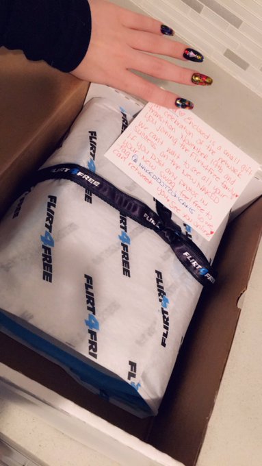 Walked outside to get the mail and stubbled across something I wasn&rsquo;t expecting!! @NakedDotComCams you<a href="/tag/presents"class="tags"><span>#presents</span></a>