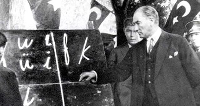 Başta Başöğretmen Mustafa Kemal Atatürk olmak üzere tüm öğretmenlerimizin Öğretmenler Günü kutlu olsun.

#24kasım #24kasimogretmenlergunu