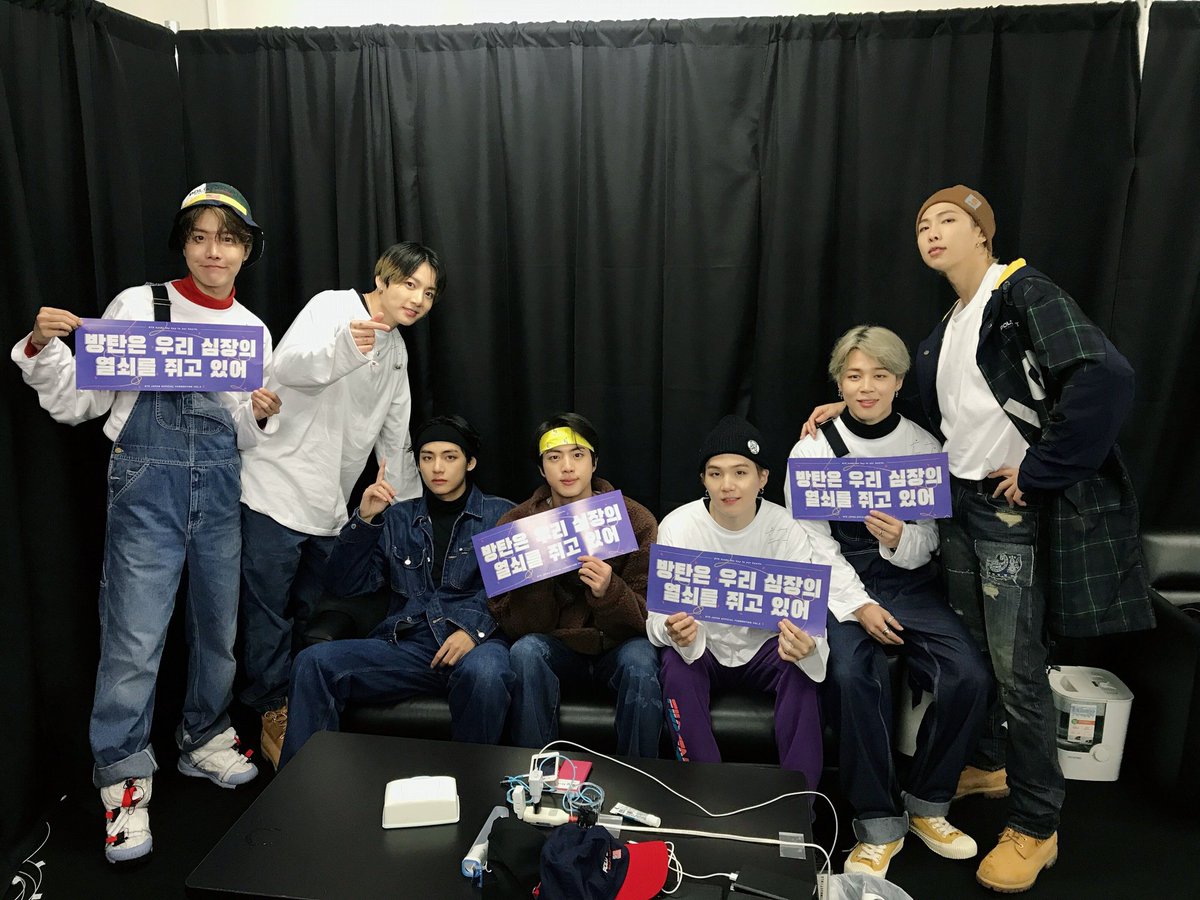 Gak paham lagi dan gak ngerti lagi sama mereka yang bisa ngrubah hidup gua jadi makin bisaa mencintai diri sendiri makin sayaang sama mereka ber7 yang bisa bikin semua orang bisa bangkit dari kesedihan dengan caranya mereka Luv Bangtan 😘🥰😍💜💐