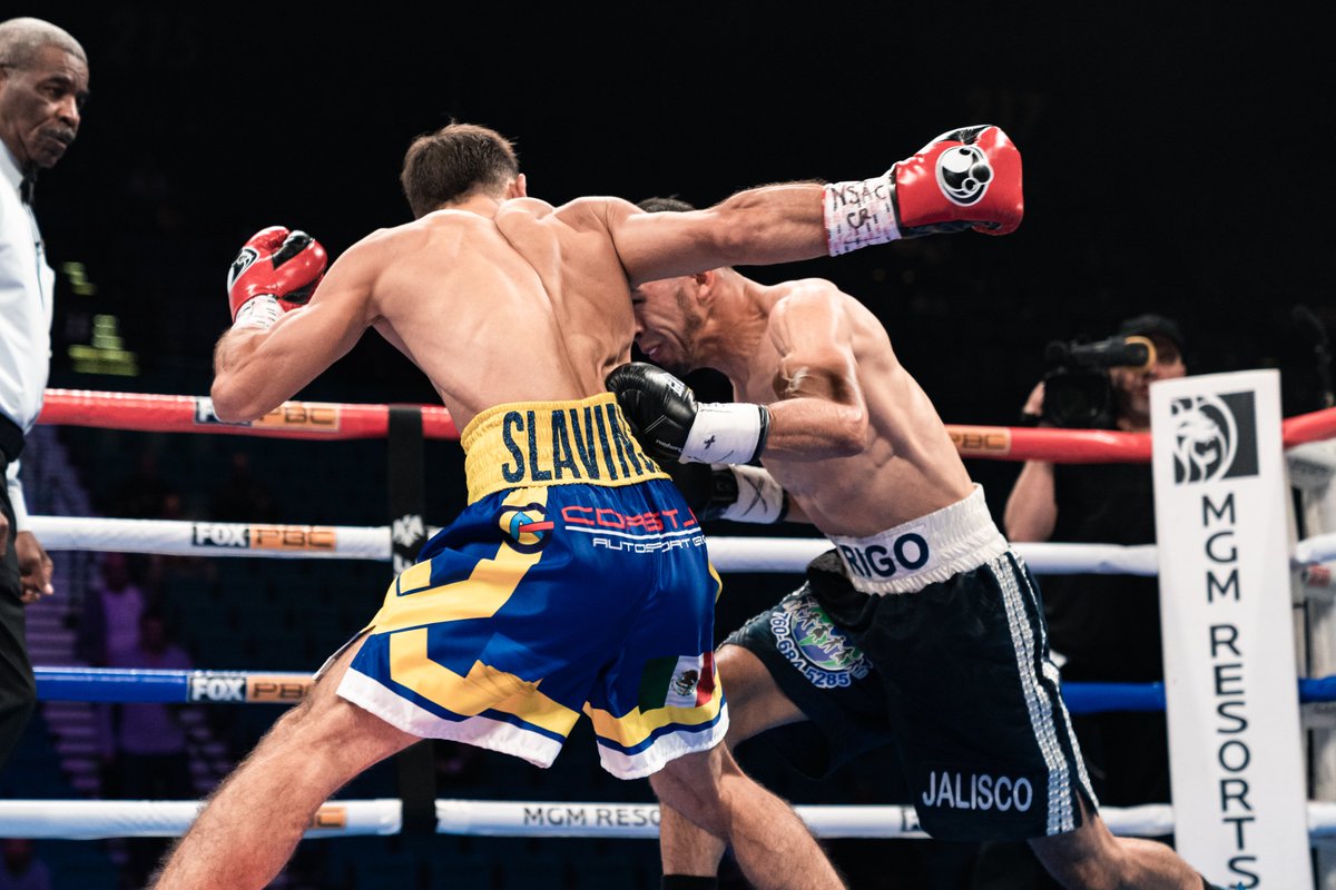 premierboxing's tweet photo. Who do you have up after 4RDs? #SlavinskyiHermosillo #PBConFS2 #WilderOrtiz2 https://t.co/U44dC0jOJJ