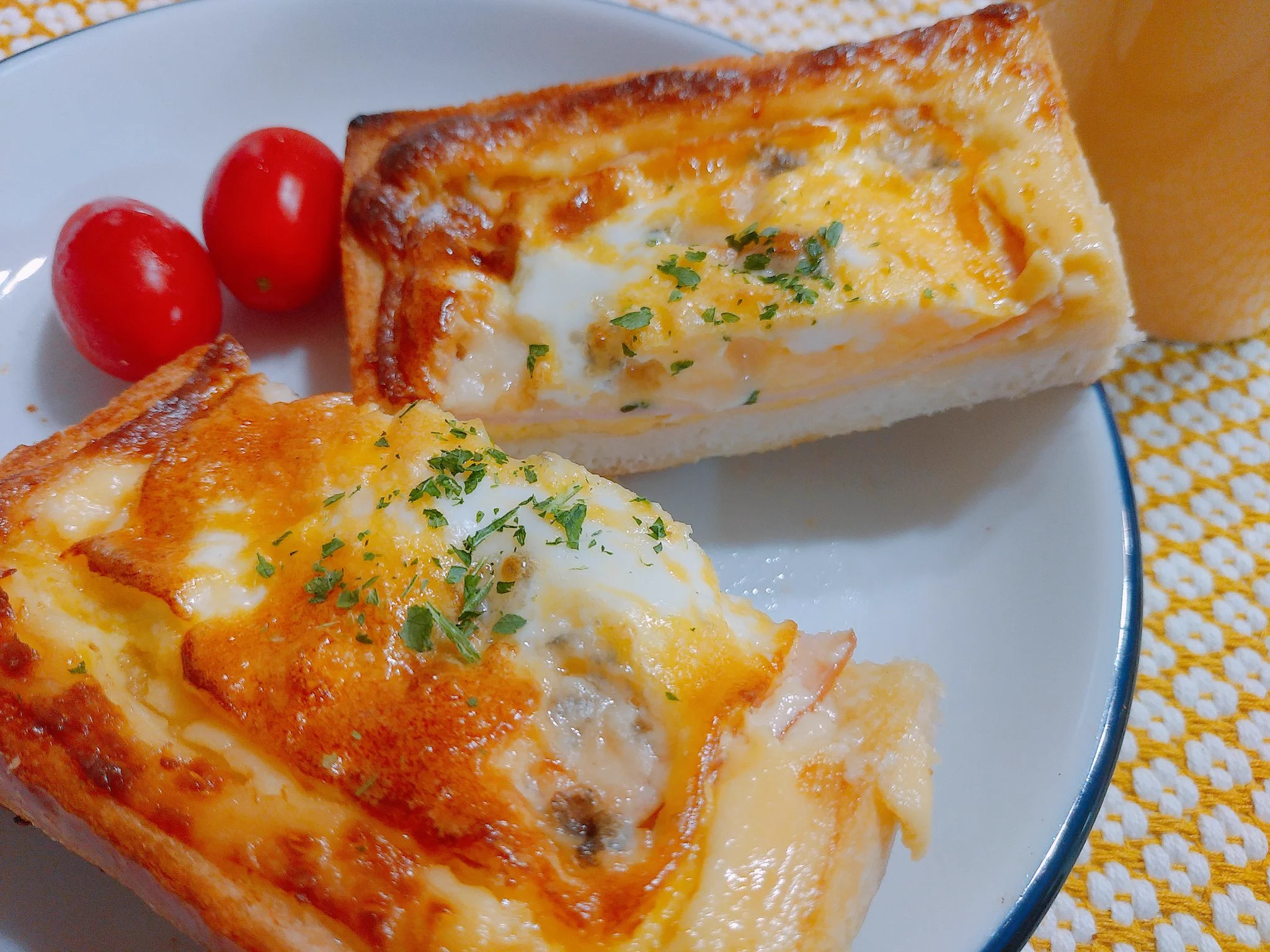 卵液にちぎったゴルゴンゾーラとか混ぜちゃってワインがすすみそうな仕上がりになりました。今さらだけど山本ゆりさんのレシピ大好き。  