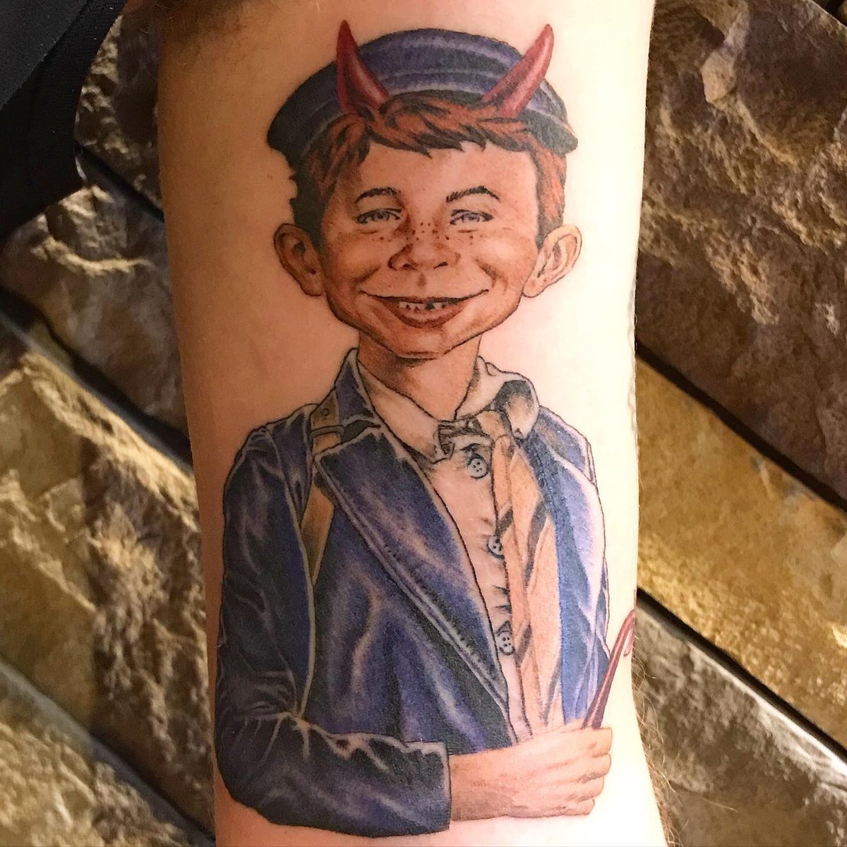 GreatScottRNR's tweet photo. @MADmagazine + @acdc = Scooter’s new “Angus E. Neuman” tattoo. Huge Cheers to Nelson at Espada Tattoo in Rockland Ont. for the stellar ink. You rule dude.
Cheers 🤘
#MADmagazine #ACDC #greatscott
#EspadaTattoo #25yearsofgreatscott #40yearsofhighwaytohell https://t.co/1pi9LquvIG