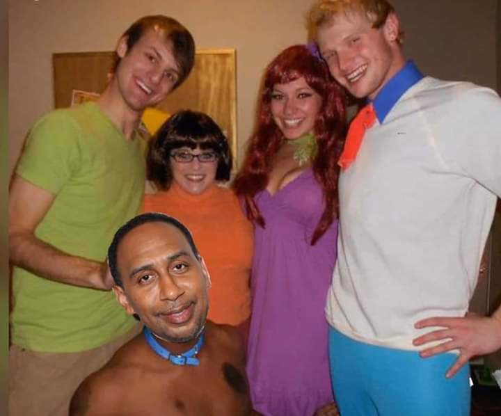 PrintMoney007's tweet image. Damn @terrellowens why they do @stephenasmith like this? 🤣🤣 #ImInThaStreets #SeeUhOpp FBFR
#KaepernickWorkout