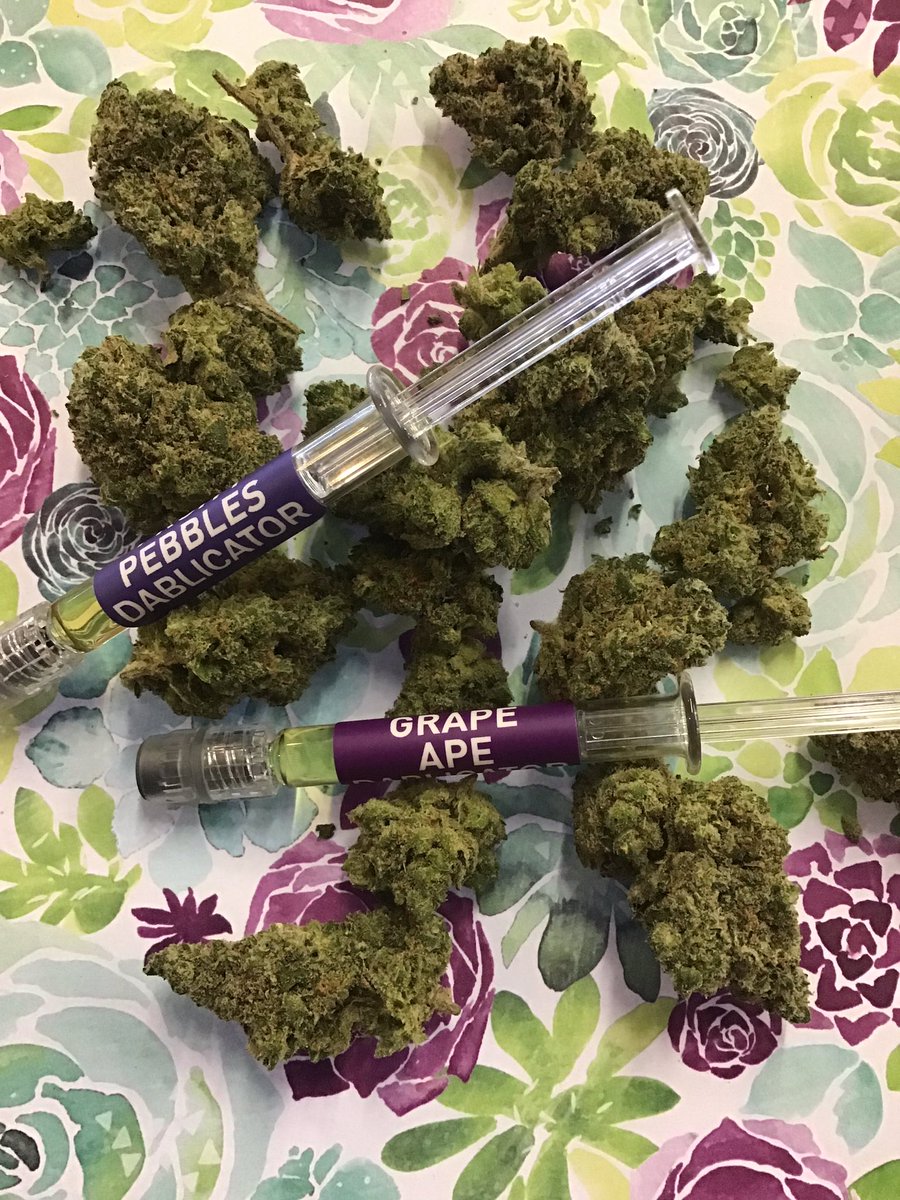 berncenter420's tweet photo. Do you LOVE #dabs as much as we do⁉️🤤❤️ these #OCPharms #dablicators make taking a quick dab easier than ever‼️🔥 simply heat up your rig and squeeze as much oil as u want, IT’S THAT EASY‼️🍃 filled with 1g of quality #cannabis #oil, you are sure to be on #Cloud9 ⛅️✨ https://t.co/LHilvi1xVC