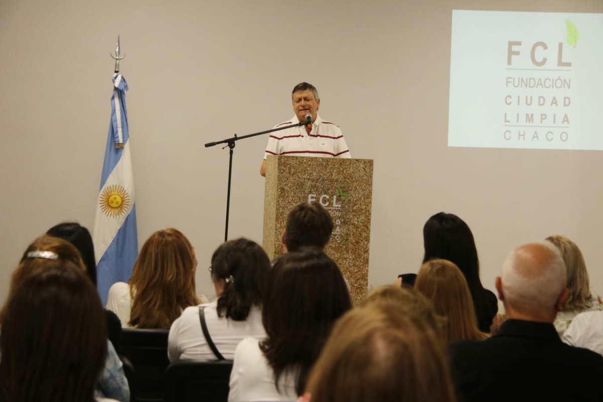 domingopeppo's tweet photo. Estamos inaugurando el SUM del Centro de Enfermedades Raras en #Barranqueras. Una obra con capacidad para 200 personas que tiene como objetivo la investigación y consulta de enfermedades pocos frecuentes. Un fuerte compromiso con la salud de los chaqueños. 🏥👏 https://t.co/tNB1tKcL8g
