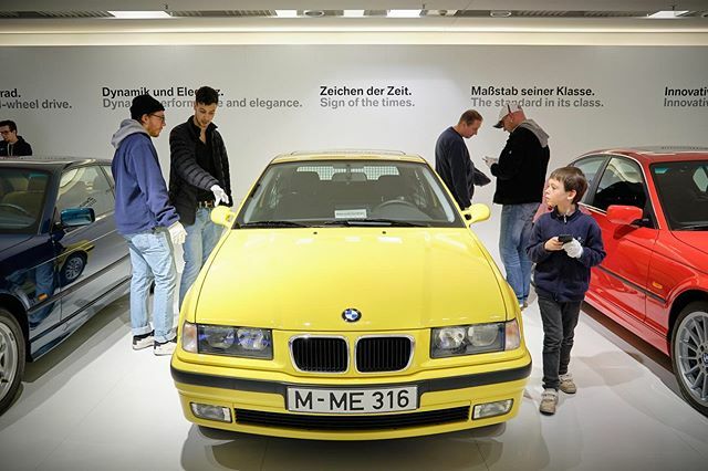 bmw3erclassic's tweet photo. #nachtderweissenhandschuhe #bmwwelt #bmw3erclassic eine schöne Zeit https://t.co/ljLzQC6xo2 https://t.co/hbBlYqE1aC