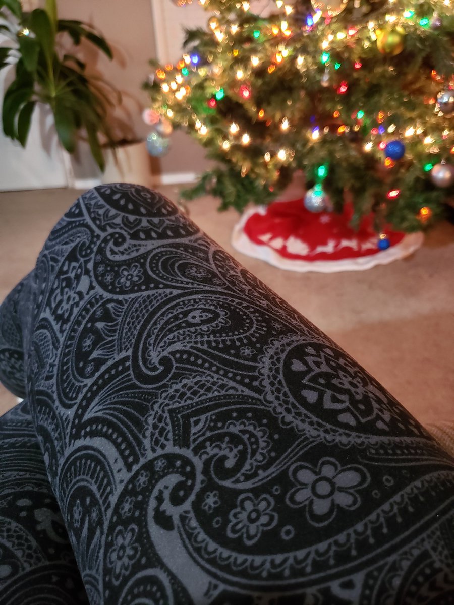 BCBawnee's tweet photo. Loving these #SweetLegs leggings! 😍 #sosoft https://t.co/RYkojDnB22
