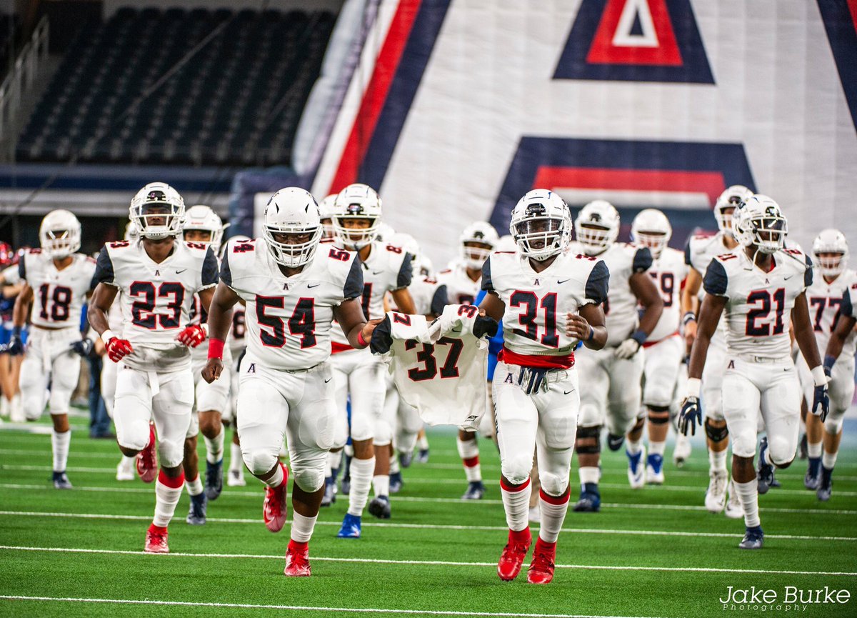 Wdawg24's tweet photo. Been a hell of a ride with my boys🖤💔🦍..Not upset, sad, or disappointed. It may feel like failure right now but it’s only motivation for what I want I seek to succeed next.
#23signingout🦍 #4yearzstrong #LLM #LLMq #LLNHN https://t.co/CJsNmdTTDO