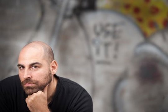 carlotaFerrer1's tweet photo. Ya está aquí el bailarín y coreógrafo israelita #NirdeVolff para colaborar con el director #MikolajBielski en la Residencia artística @FestOtono Europa. Los tutelados. En @ReplikaTeatro @AlvaroMajer @nirdevo @MikolajBielski sembrando para después recoger. https://t.co/xgzAYsujAh