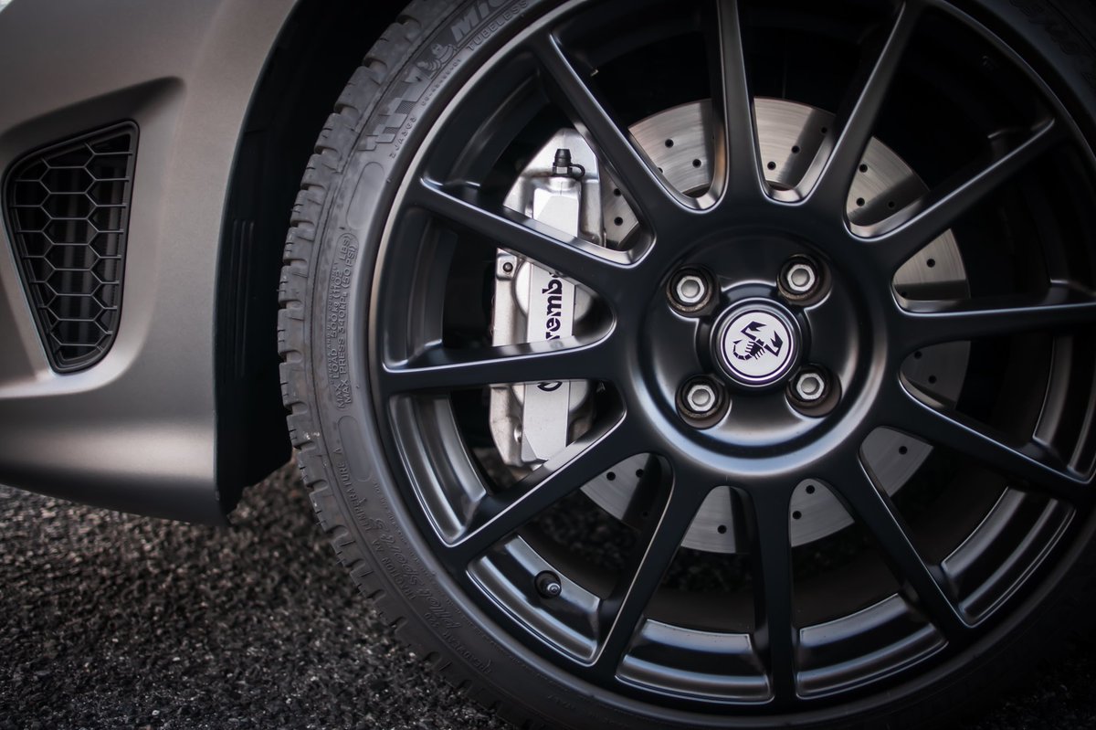 あしも Rivaleは黒キャリパーシルバーホイール Pp3はシルバーキャリパー黒ホイール カッコ良さの極みか あしも Rivaleは黒キャリパーシルバーホイール Pp3はシルバーキャリパー黒ホイール カッコ良さの極みか