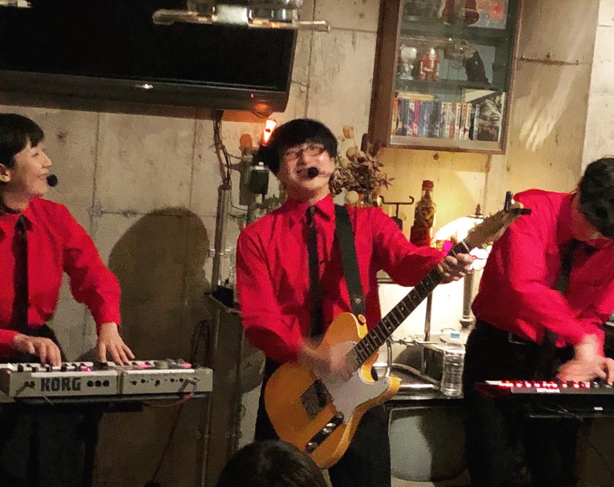 The_Vocoders's tweet photo. 昨夜の＜Tour de Café 2019「1st V」＞@熊本ROLL CAFE、ご来場の皆様ありがとうございました！
終始暖かい雰囲気のライブになりましたね。

本日は福岡・Gallery SOAPにて、いよいよツアーファイナル前の地方最終公演です。ご来場お待ちしております！
#TheVocoders #TourdeCafe #熊本 #rollcafe https://t.co/arOC5Bifxd