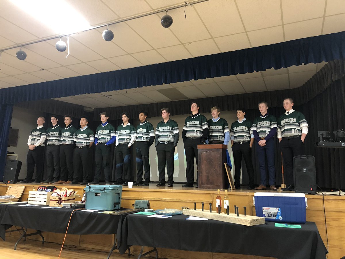 KalKoch's tweet photo. The 2019-20 Badlands Badgers Baseball Academy. A great group of boys that have come from other provinces such Nova Scotia to the supportive community of OYEN. #prsd8 https://t.co/WLR0Yh7fYV