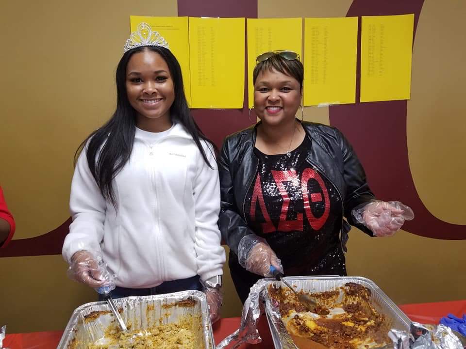 BrothersJy's tweet photo. 2019 Jack Yates Community Feast was a huge success.
#JY4Life 
#NothingHurts,AnythingHelps https://t.co/bjf4Cyfprf
