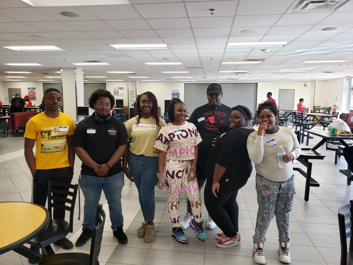 BrothersJy's tweet photo. 2019 Jack Yates Community Feast was a huge success.
#JY4Life 
#NothingHurts,AnythingHelps https://t.co/bjf4Cyfprf