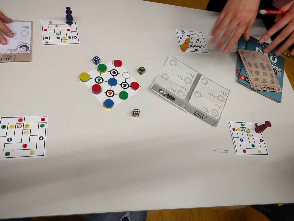 esanoestuficha's tweet photo. #Colorinto Cómo no iba a estar con José de @MasQueOca hemos empezado la partida a 2 jugadores y la hemos acabado a 4 con Gemma y Thomas. Encantado de conocerte!! Espero que #testees el #prototipo 😁
@DAUBarcelona @asociacionludo #juegosdemesa #gamificacion https://t.co/Hcvl8U5euw