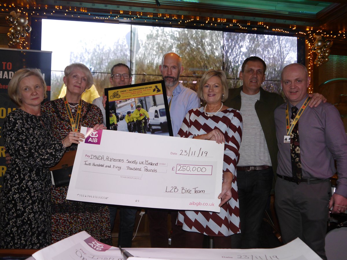 #TheCladdaghRingPub #Christmaslights tonight celebrating the final fundraising for the London to Ballaghaderreen Charity Bike Ride <a href="/IMNDA/">IMNDA</a> <a href="/alzheimerssoc/">Alzheimer's Society</a> total amount tonight announced as an amazing £250,000, well done to everyone involved #celebrities @TonyCascarino62 #JaFallon