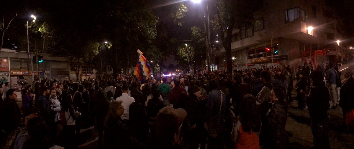 BetoC_Castro's tweet photo. Así esta el #Cacerolazo23N en el centro de la ciudad 

Música, alegría y resistencia para enfrentar el miedo y la violencia 

🥁🍳

#ColombiaDespertó https://t.co/HPSV2mb7OR